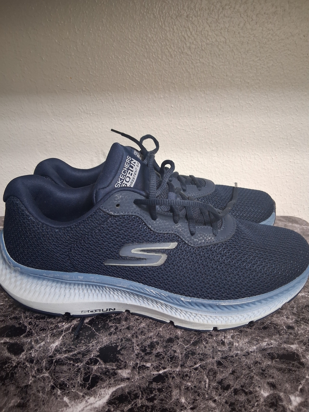 Skechers Men’s GoRun Consistent 2.0 Navy  Mesh Walking Shoes Size 10